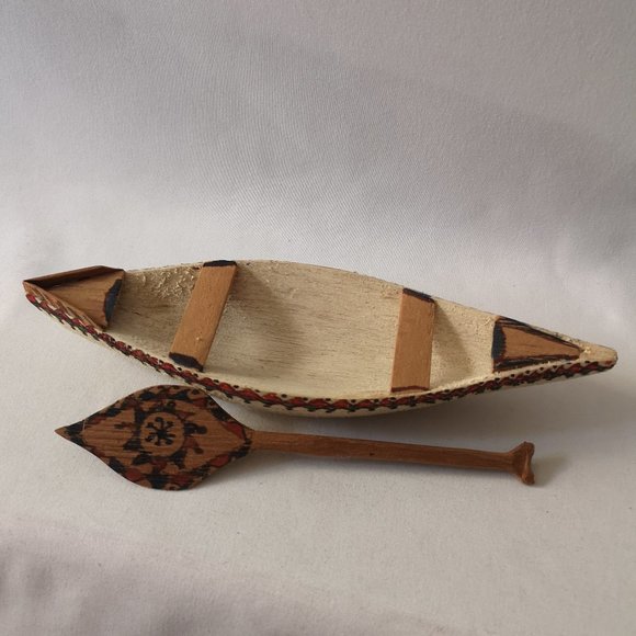 Lovely Vintage Handmade and Hand-painted Canoe with Paddle, San Pablo Peru 1993 - Picture 2 of 5